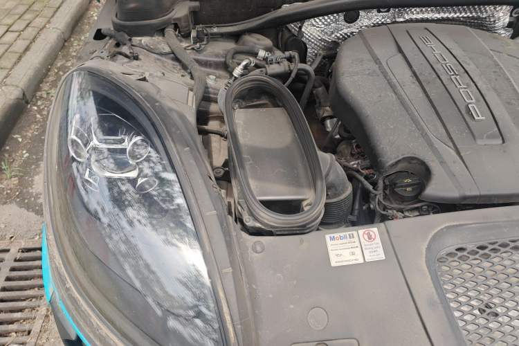 Used Porsche Macan 2020 Macan 2.0T Engine Bay Right