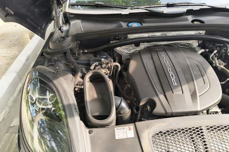 Used Porsche Macan 2020 Macan 2.0T Engine Bay Right