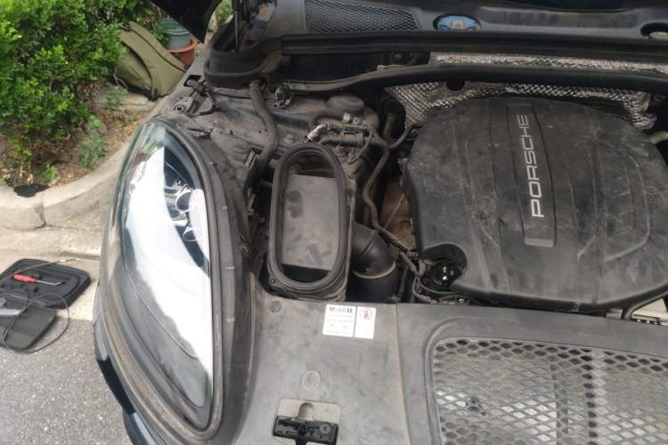 Used Porsche Macan 2020 Macan 2.0T Engine Bay Right