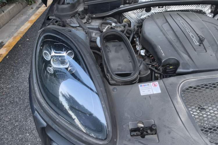 Used Porsche Macan 2020 Macan 2.0T Engine Bay Right