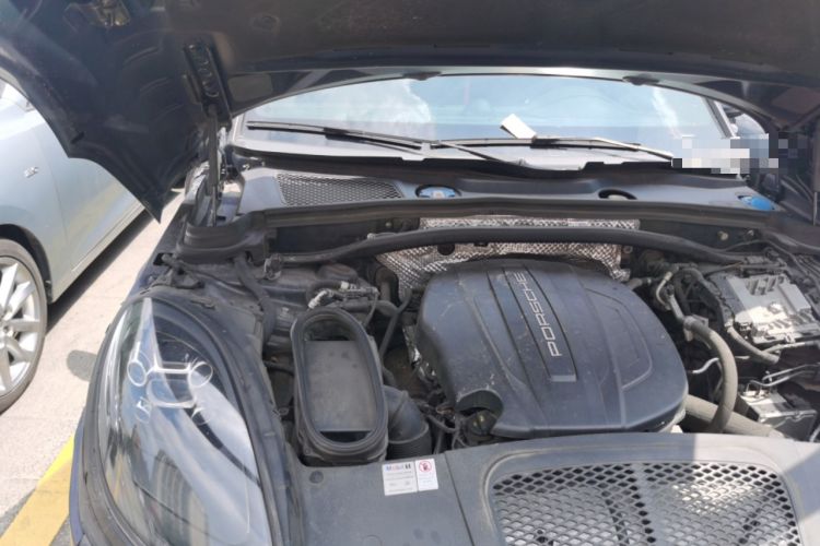 Used Porsche Macan 2020 Macan 2.0T Engine Bay Right