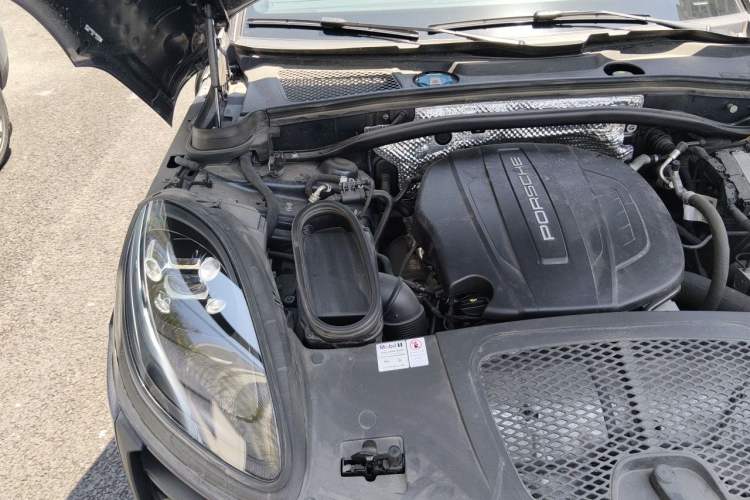 Used Porsche Macan 2020 Macan 2.0T Engine Bay Right