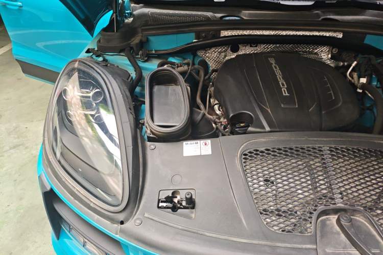 Used Porsche Macan 2020 Macan 2.0T Engine Bay Right