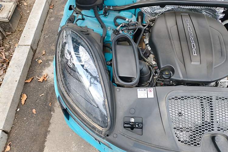 Used Porsche Macan 2020 Macan 2.0T Engine Bay Right