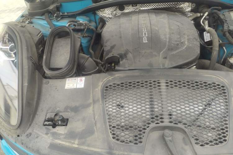 Used Porsche Macan 2020 Macan 2.0T Engine Bay Right