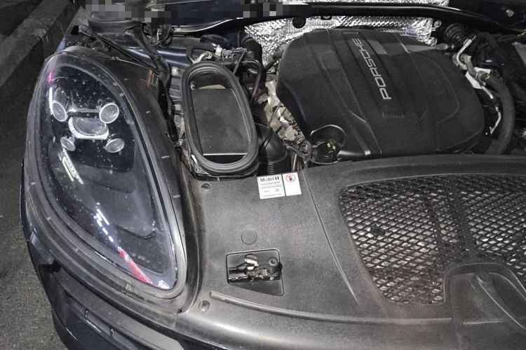 Used Porsche Macan 2020 Macan 2.0T Engine Bay Right