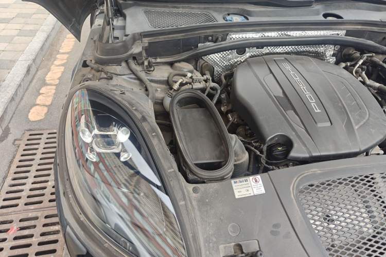 Used Porsche Macan 2020 Macan 2.0T Engine Bay Right