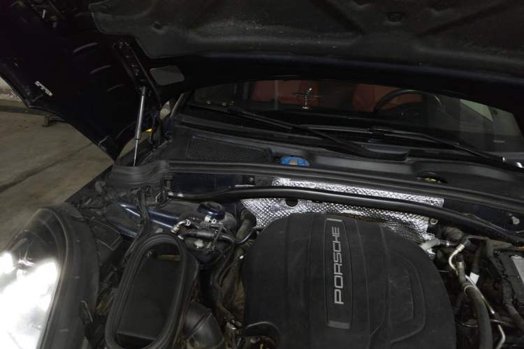 Used Porsche Macan 2020 Macan 2.0T Engine Bay Right