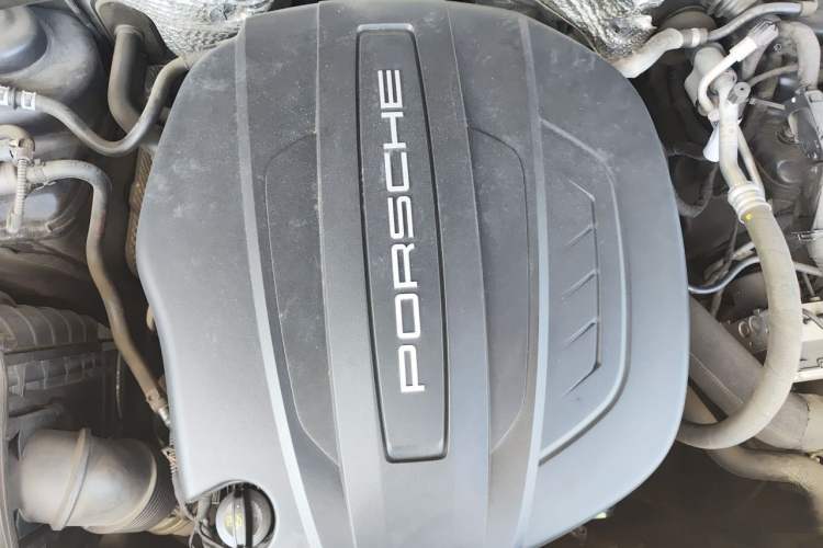 Used Porsche Macan 2020 Macan 2.0T Engine Bay