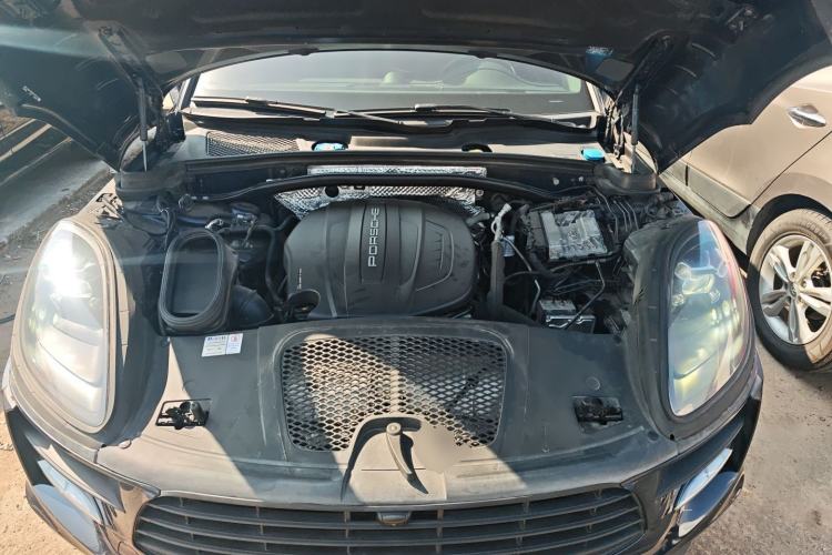 Used Porsche Macan 2020 Macan 2.0T Engine Bay