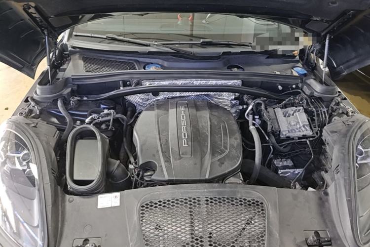 Used Porsche Macan 2020 Macan 2.0T Engine Bay