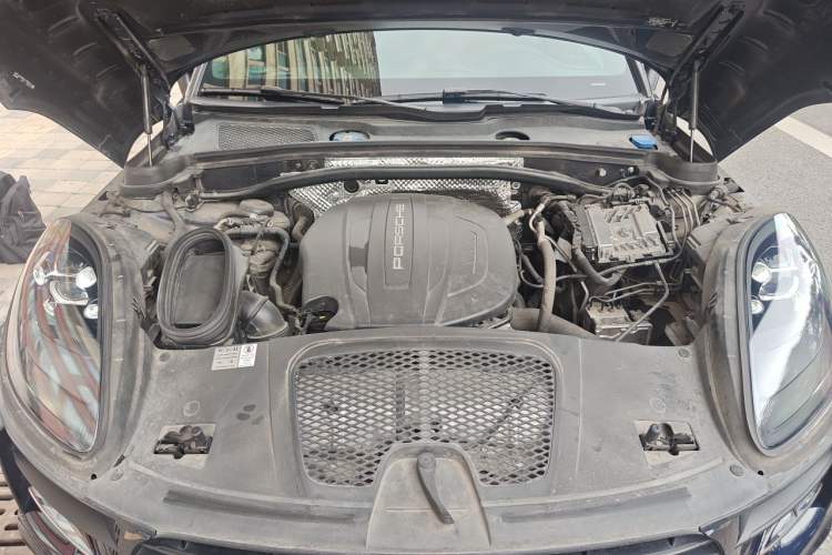 Used Porsche Macan 2020 Macan 2.0T Engine Bay