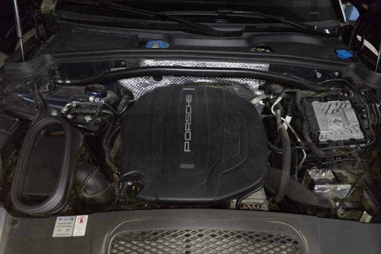 Used Porsche Macan 2020 Macan 2.0T Engine Bay