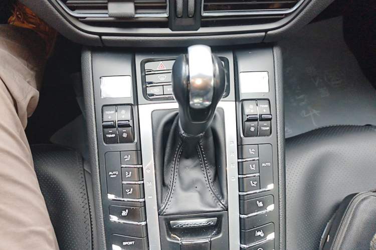 Used Porsche Macan 2020 Macan 2.0T Gear Lever