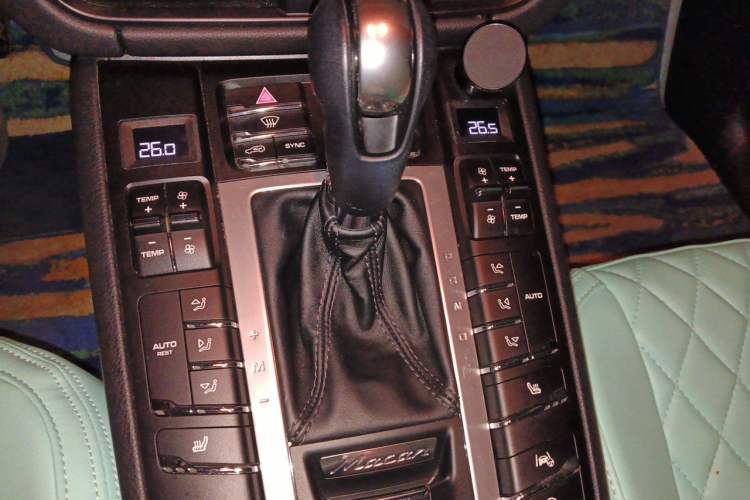 Used Porsche Macan 2020 Macan 2.0T Gear Lever