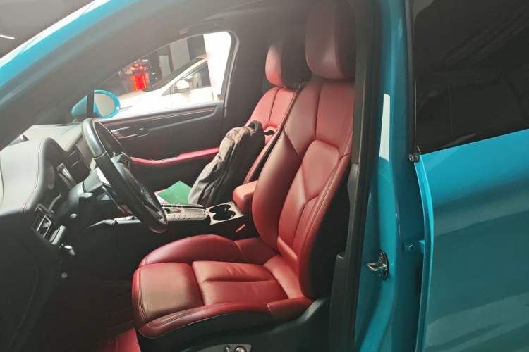 Used Porsche Macan 2020 Macan 2.0T Left Front Seat
