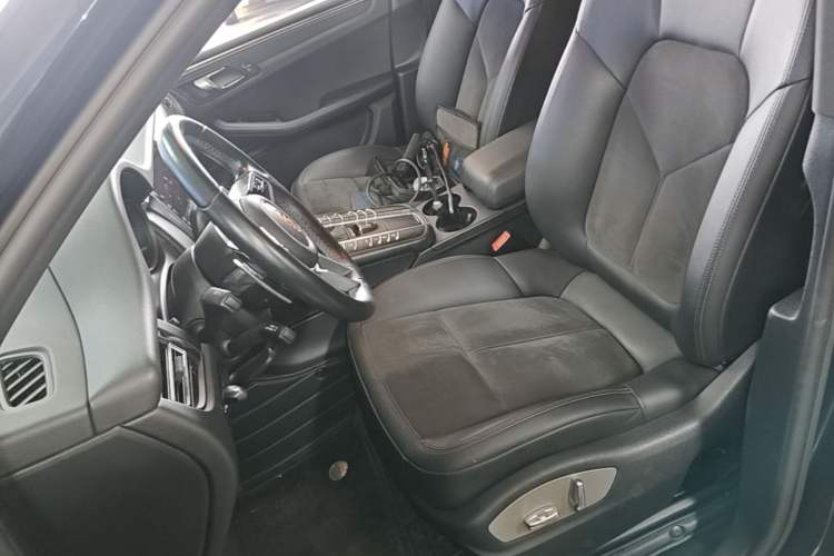 Used Porsche Macan 2020 Macan 2.0T Left Front Seat