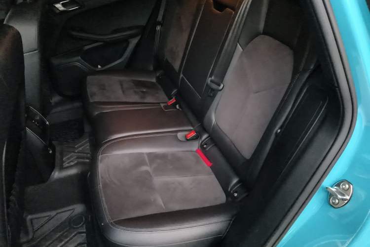 Used Porsche Macan 2020 Macan 2.0T Left Rear Seat