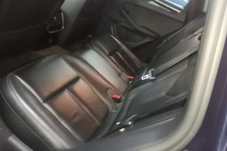 Used Porsche Macan 2020 Macan 2.0T Left Rear Seat