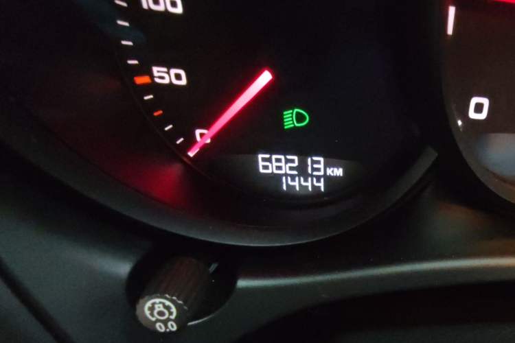 Used Porsche Macan 2020 Macan 2.0T Odometer Close Up