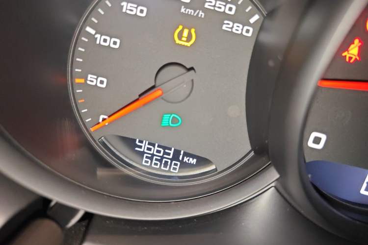 Used Porsche Macan 2020 Macan 2.0T Odometer Close Up