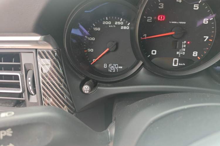 Used Porsche Macan 2020 Macan 2.0T Odometer Close Up