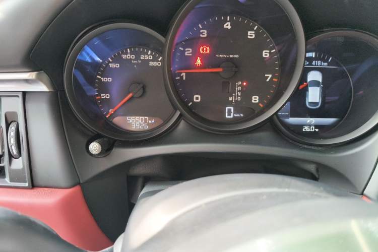Used Porsche Macan 2020 Macan 2.0T Odometer Close Up