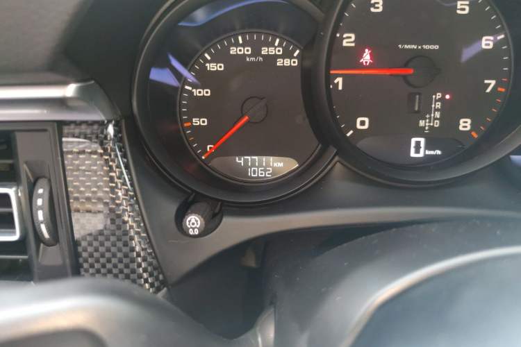 Used Porsche Macan 2020 Macan 2.0T Odometer Close Up