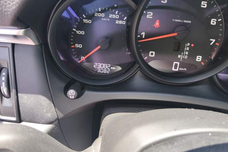 Used Porsche Macan 2020 Macan 2.0T Odometer Close Up