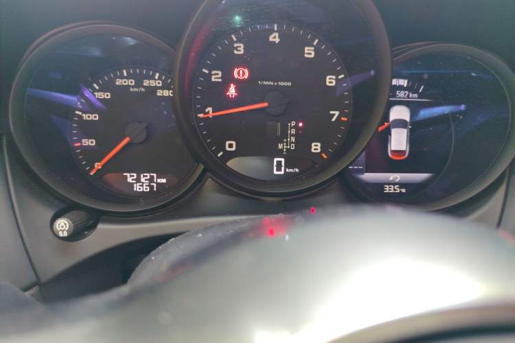 Used Porsche Macan 2020 Macan 2.0T Odometer Close Up