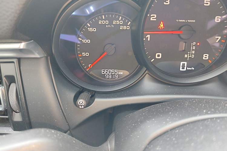Used Porsche Macan 2020 Macan 2.0T Odometer Close Up