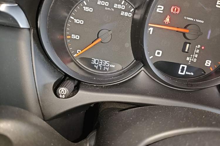 Used Porsche Macan 2020 Macan 2.0T Odometer Close Up