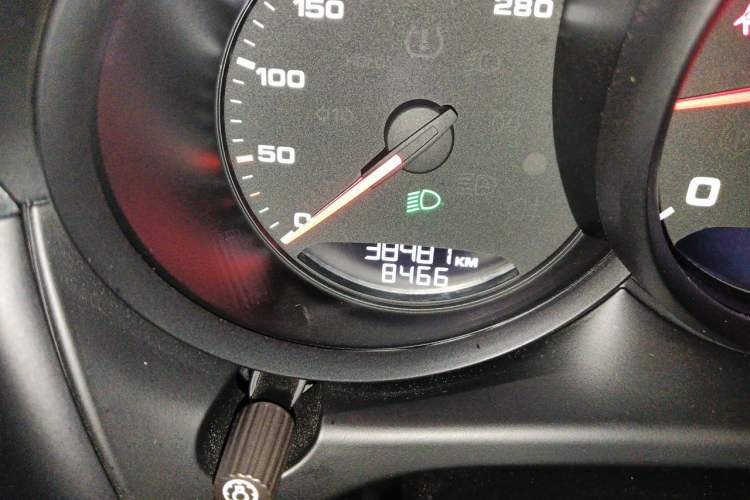 Used Porsche Macan 2020 Macan 2.0T Odometer Close Up