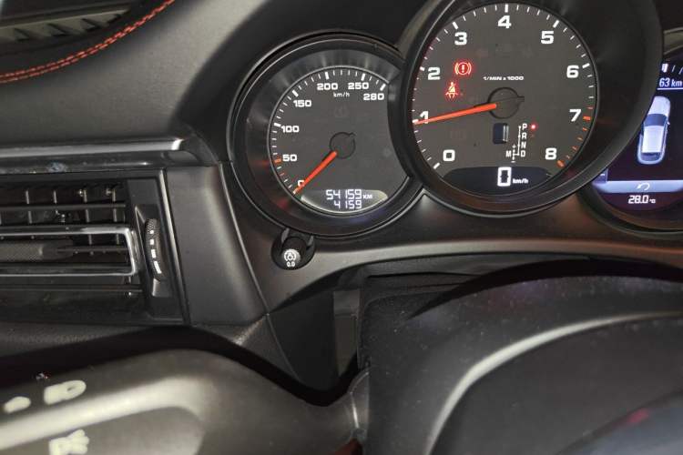 Used Porsche Macan 2020 Macan 2.0T Odometer Close Up