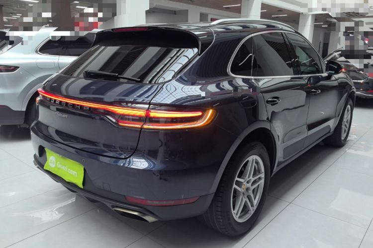 Used Porsche Macan 2020 Macan 2.0T Rear Right 45 Deg