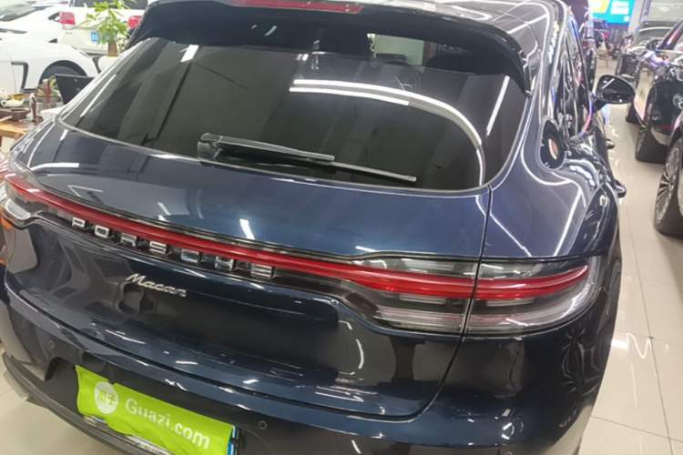 Used Porsche Macan 2020 Macan 2.0T Rear Right 45 Deg