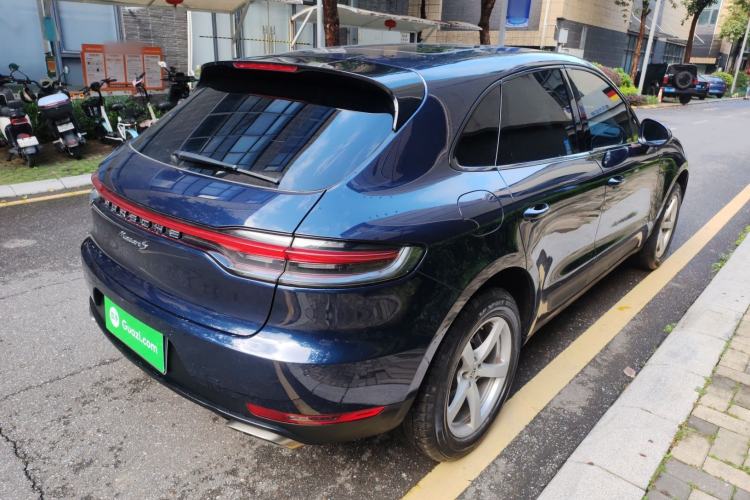 Used Porsche Macan 2020 Macan 2.0T Rear Right 45 Deg
