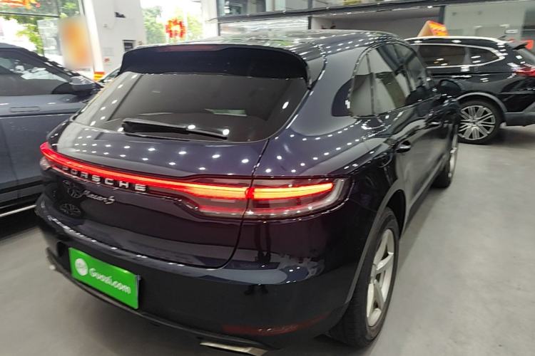 Used Porsche Macan 2020 Macan 2.0T Rear Right 45 Deg