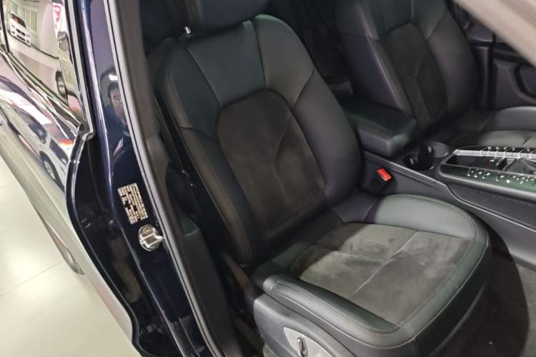Used Porsche Macan 2020 Macan 2.0T Right Front Seat