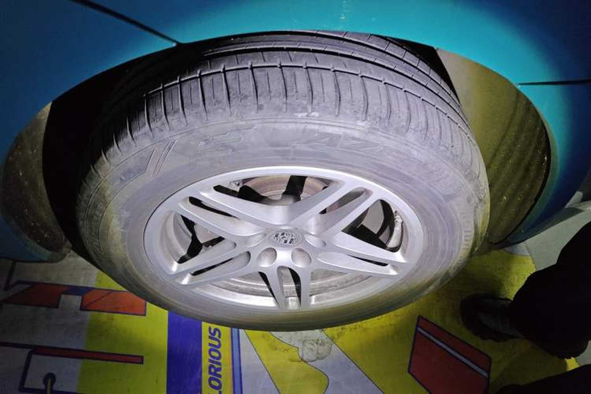 Used Porsche Macan 2020 Macan 2.0T Right Front Wheel Hub