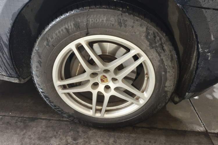 Used Porsche Macan 2020 Macan 2.0T Right Front Wheel Hub