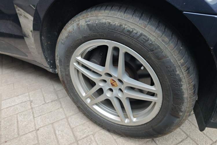Used Porsche Macan 2020 Macan 2.0T Right Front Wheel Hub
