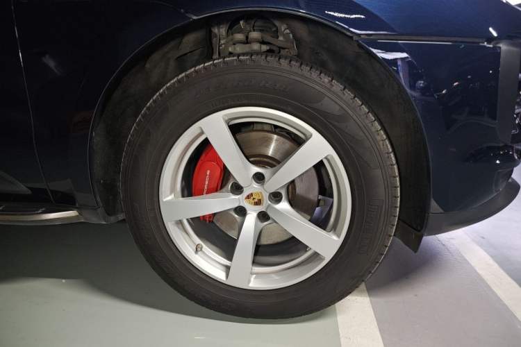 Used Porsche Macan 2020 Macan 2.0T Right Front Wheel Hub