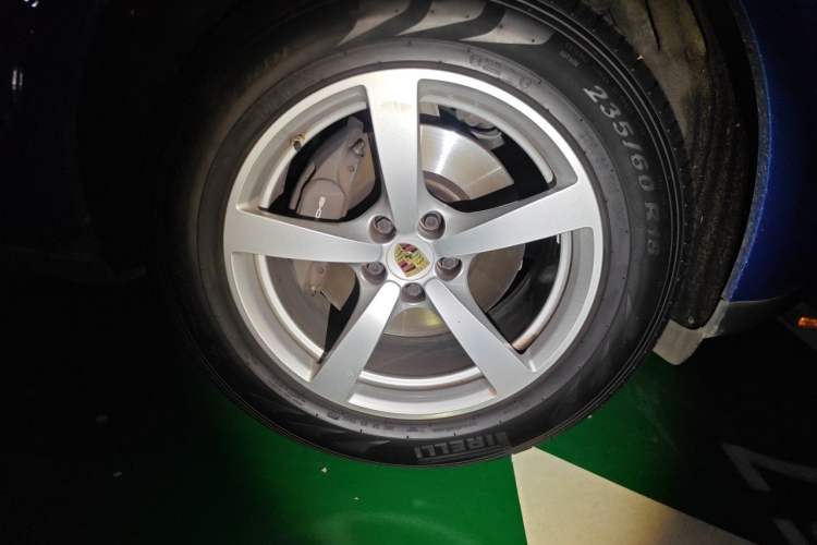 Used Porsche Macan 2020 Macan 2.0T Right Front Wheel Hub