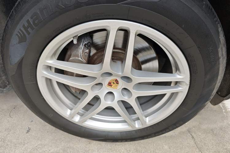 Used Porsche Macan 2020 Macan 2.0T Right Front Wheel Hub