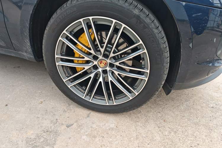 Used Porsche Macan 2020 Macan 2.0T Right Front Wheel Hub