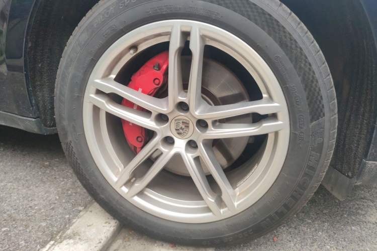 Used Porsche Macan 2020 Macan 2.0T Right Front Wheel Hub
