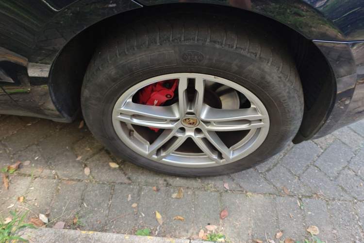Used Porsche Macan 2020 Macan S 3.0T Right Front Wheel Hub