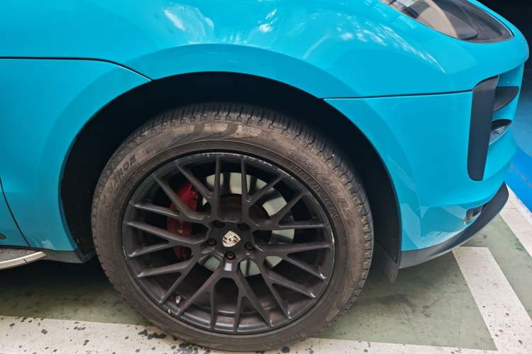 Used Porsche Macan 2020 Macan 2.0T Right Front Wheel Hub