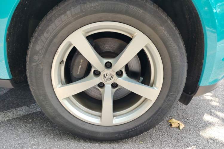 Used Porsche Macan 2020 Macan 2.0T Right Front Wheel Hub